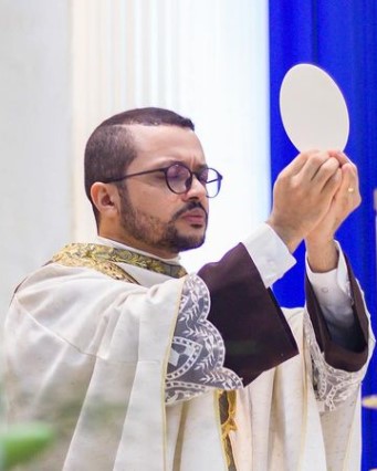 Procissão da padroeira na chuva